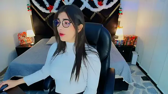 Amelie_saenz on StripChat