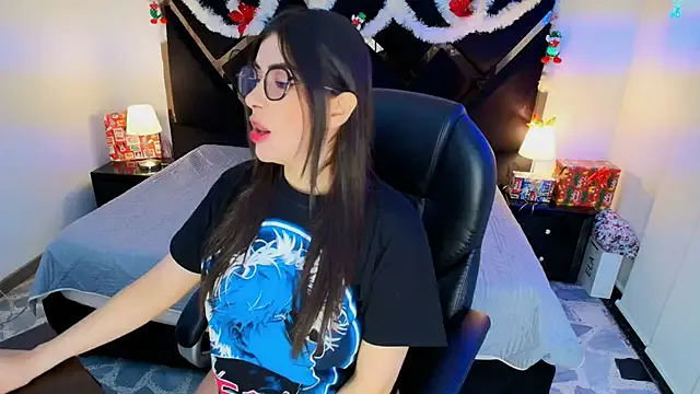 Amelie_saenz on StripChat