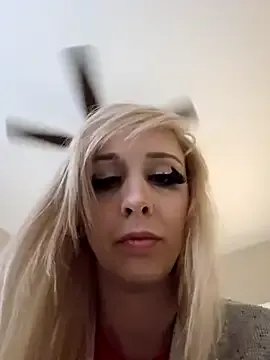 AmethystFoxx on StripChat