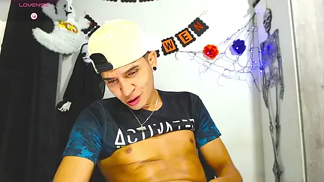 Angel_latinboy on StripChat