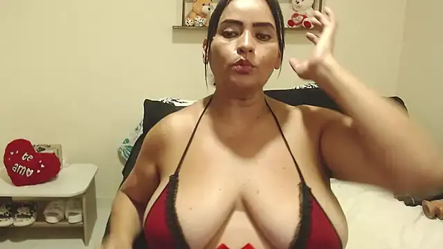 anie_milf1 on StripChat