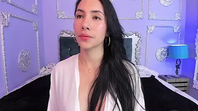 ArianaReynoldss on StripChat 