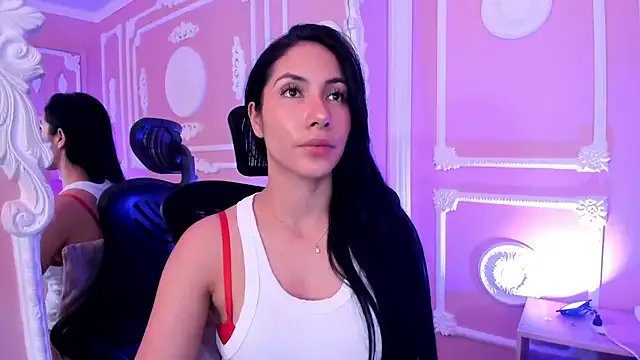 ArianaReynoldss on StripChat 