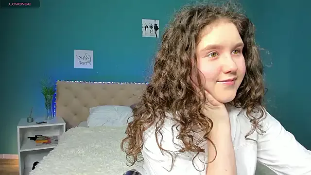 Ariella_Sol on StripChat