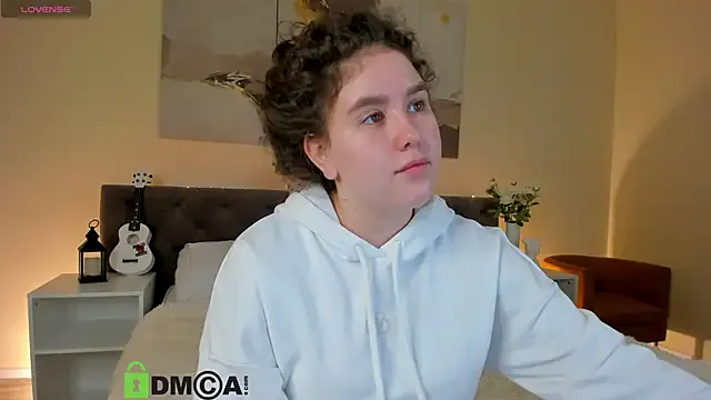 Ariella_Sol on StripChat