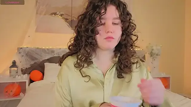 Ariella_Sol on StripChat