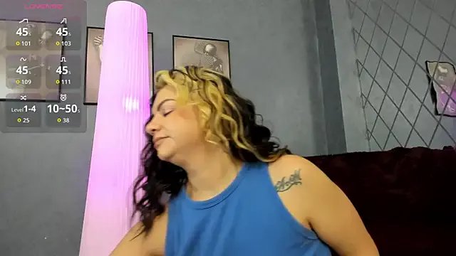 AshleyBrook13 on StripChat