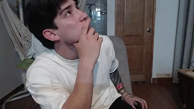 AteneoJr on StripChat