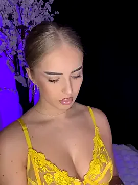 AubrieleRouj1 on StripChat