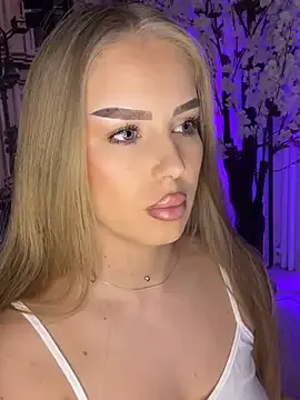 AubrieleRouj1 on StripChat