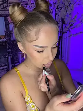 AubrieleRouj1 on StripChat