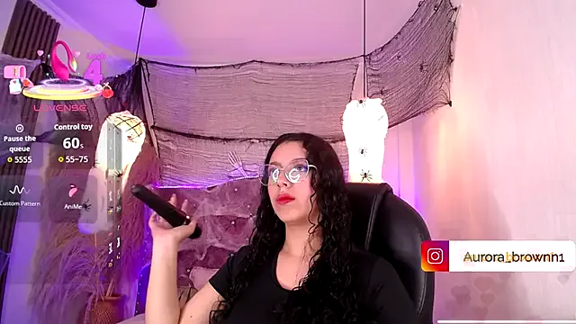 Aurora_Brownn on StripChat