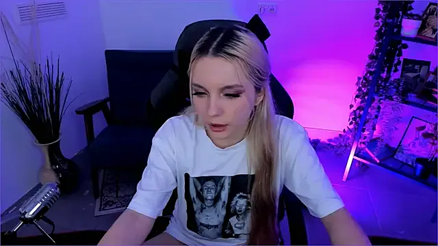 AuroraWrenfield on StripChat