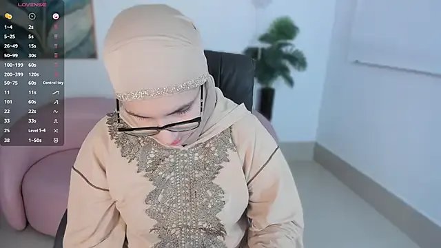 Ayha_khalaf on StripChat 