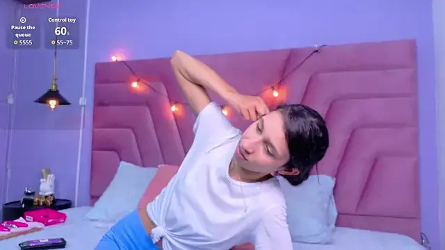 Beautifulskinny18 on StripChat