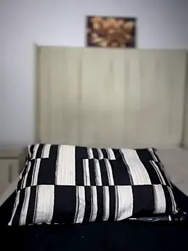 BhadBhad_Kitty on StripChat