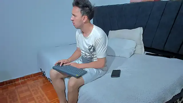 big-dicktop23 on StripChat