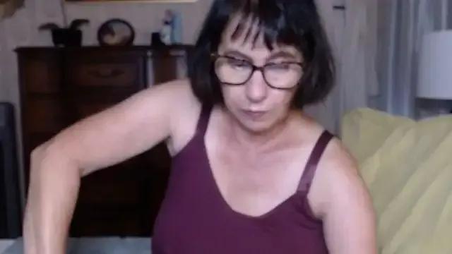 BigbustedBrenda on StripChat 