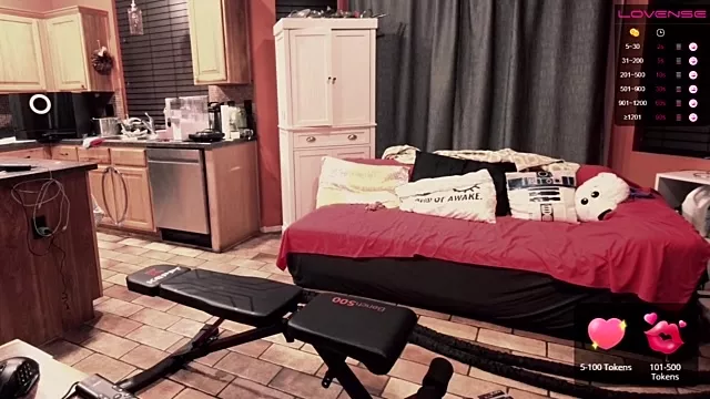 Blondiewithanass on StripChat