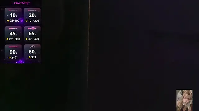 Blondiewithanass on StripChat