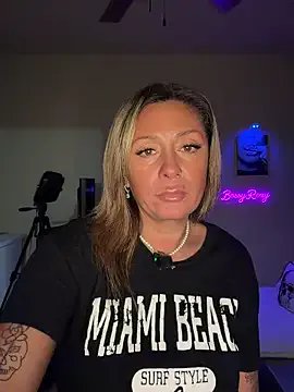 bossyroxy84 on StripChat 