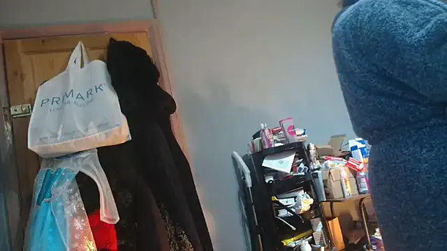 busty-bella1 — ass flash