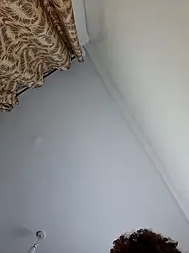 bustytemptress1 on StripChat