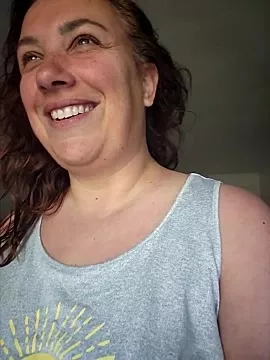 Canadian_BBW on StripChat