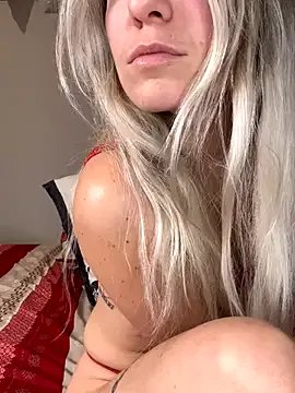 carlaaa on StripChat