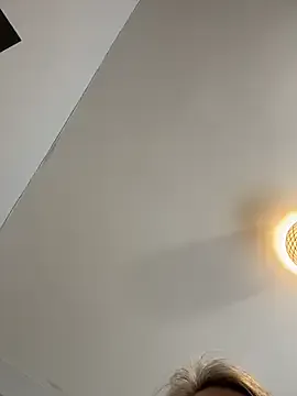 Cherry-red-xo on StripChat