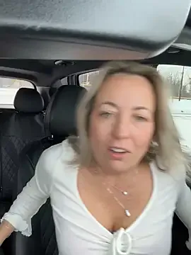 Cherry-red-xo on StripChat