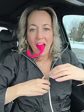 Cherry-red-xo on StripChat