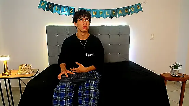 chris_evans27 on StripChat