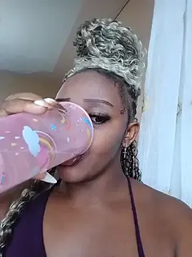 Cristy_Lin on StripChat