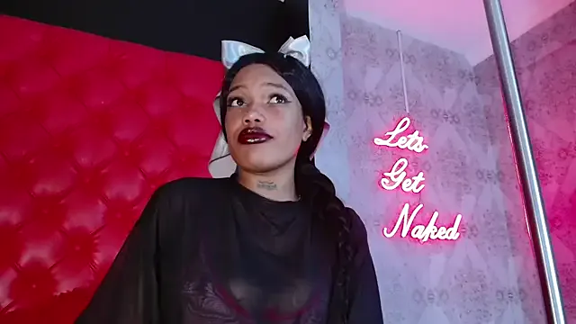 CrystalBrooke3x on StripChat