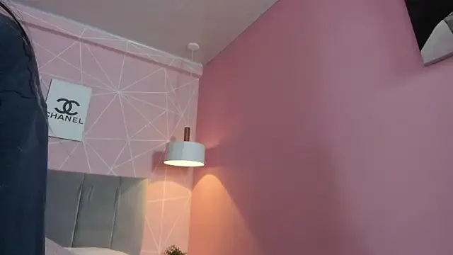 dolly_zoe on StripChat