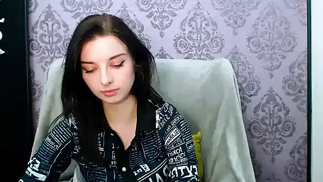 DominantLuna on StripChat