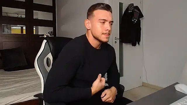 ElijahThorne on StripChat