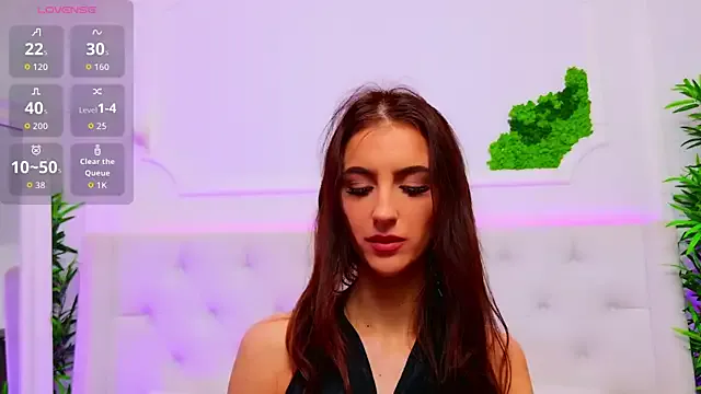 ElisaCharm on StripChat