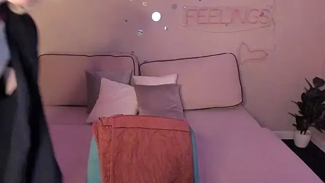 ElizabethHarpper on StripChat