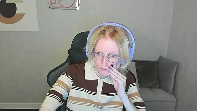 ElizabethHarpper on StripChat