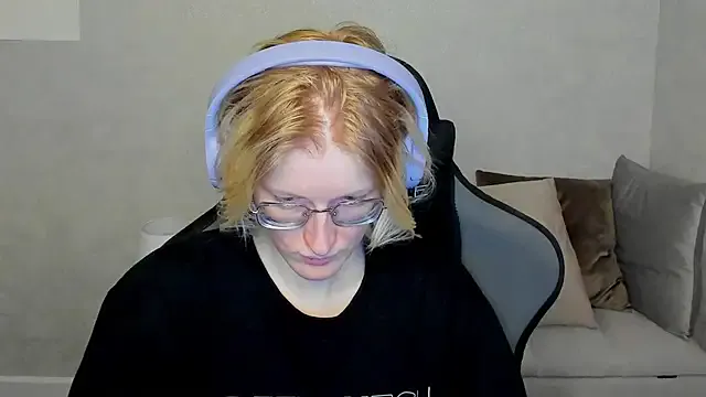 ElizabethHarpper on StripChat