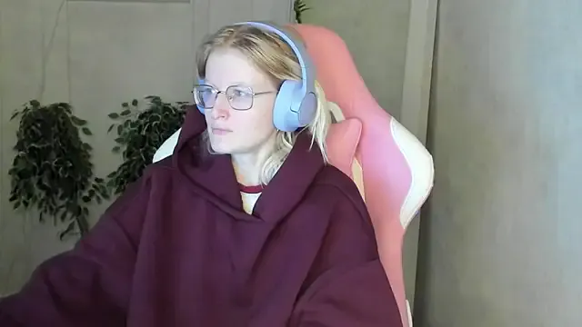 ElizabethHarpper on StripChat