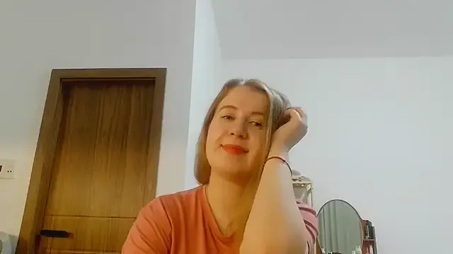 EllaJourney — Show foot