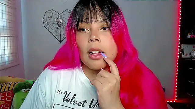 EllieMoonX on StripChat