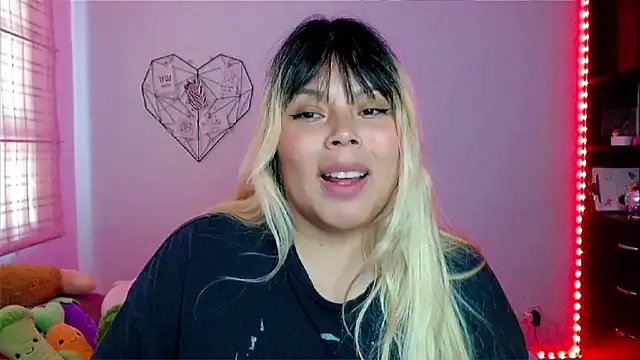 EllieMoonX on StripChat