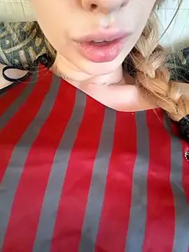 Elza_kom on StripChat
