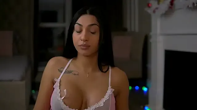 EmaHallee on StripChat