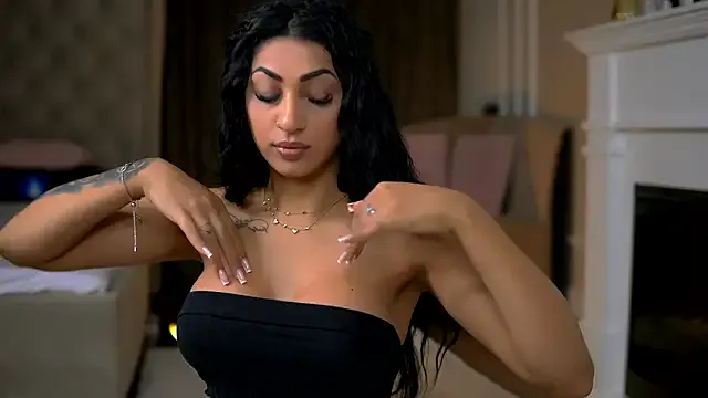 EmaHallee on StripChat