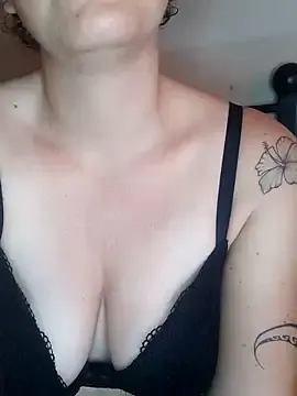 emiliemilf on StripChat